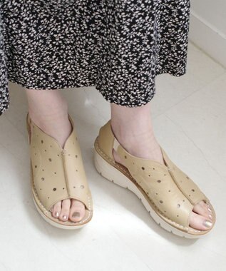 Pointer 本革 超軽量厚底パンチングサンダル ベージュ