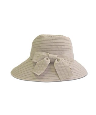 ATRENA 段折りブレード リボンつきキャペリン ベージュ