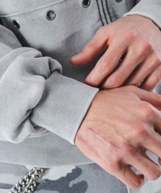 WEGO 【ユニセックス着用ITEM】ブリーチハトメZIPパーカー グレー