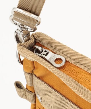 Y'SACCS テープデザイン　トラベルポシェット マスタード