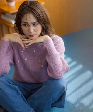 組曲 【WEB限定】モヘヤブレンド ビジューライク刺繍ニット ピンク系