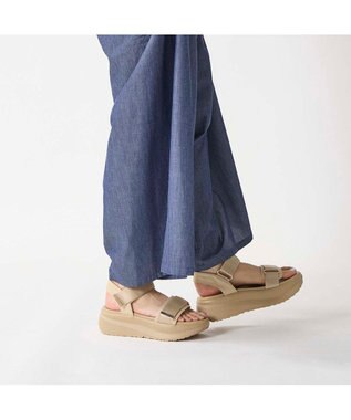 MODE ET JACOMO <noyau>厚底サテンベルクロスポーツサンダル ベージュ