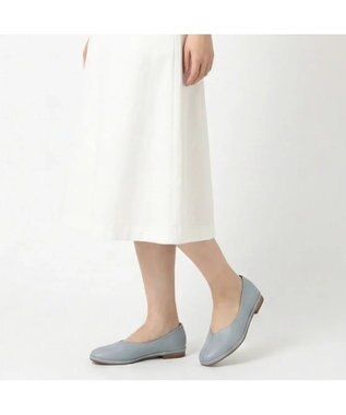 ing <ing>【WEB限定】【サスティナブル】スクエアトゥVカットフラットパンプス ライトブルー