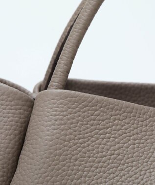 TOPKAPI 【Breath TOPKAPI】シュリンクレザー ショルダー付き ミニ トートバッグ / チャーム付き グレージュ