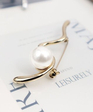 Tiaclasse パール付きニュアンスウェーブブローチ ゴールド