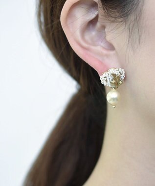 monshiro シュウメイギクプチ ピアス（ホワイト）