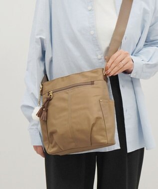 ACE BAGS & LUGGAGE kanana project collection タッセル-e ショルダーバッグ 縦 68871 ベージュ