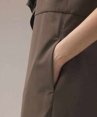 GRACE CONTINENTAL フリルサロペット カーキ