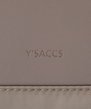 Y'SACCS ナイロン×リサイクルレザー　コンビマルチリュック グレージュ