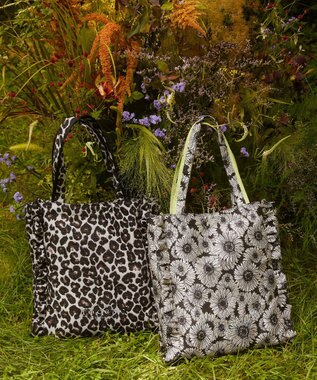 TOCCA 【ヨンア×大人百花×TOCCAコラボカラー有り】PRECIOUS WAVES BAG WITH POUCH ポーチ付きトートバッグ [ヨンア×大人百花コラボ]フラワー柄
