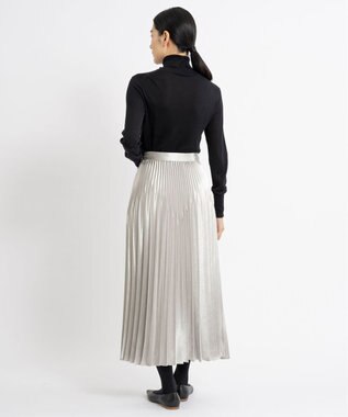 23区 【エステータ】シャイニーサテン プリーツスカート シルバー系