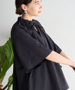 UNFILO フリルネック ブラウス ブラック