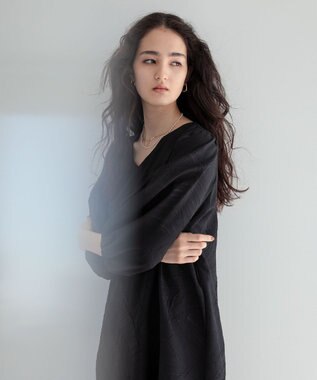 Green Parks ■ＥＳＣＡＲ　エンボスＶネックワンピース Black