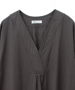 CRAFT STANDARD BOUTIQUE 刺繍入りツイルＶネックワンピース Charcoal Gray
