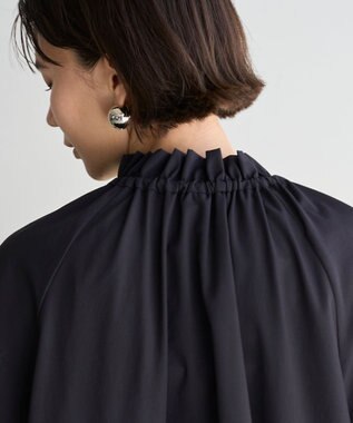 UNFILO フリルネック ブラウス ブラック