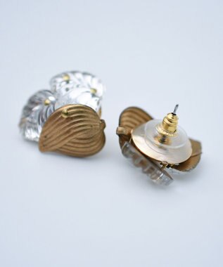 monshiro 【シルバー/ガラス】ハナミズキリーフピアス アンティークゴールド