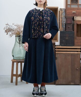 muuc 〈遠州織物の工場で織られたコットンコーデュロイ生地〉花刺繍ノーカラージャケット（セットアップ可能） ネイビー