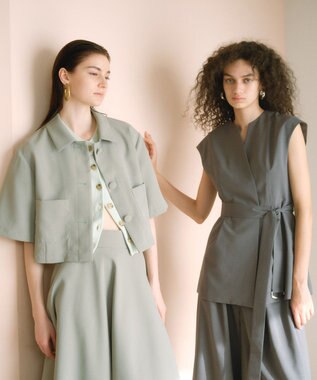 #Newans 【シワになりにくい】〈花乃まりあさんコラボ〉クロップドシャツジャケット スモークグリーン