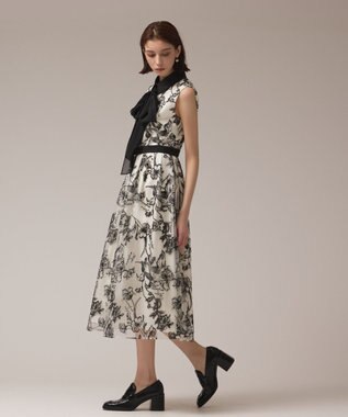 GRACE CONTINENTAL フラワー刺繍ボウタイドレス キナリ