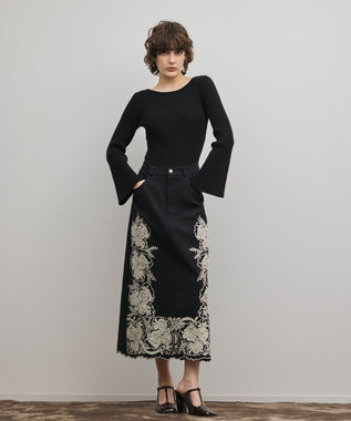 エンブロイダリータイトスカート