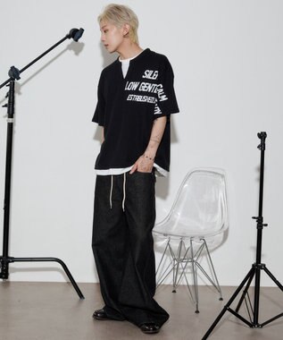 WEGO 【ユニセックス着用ITEM/MLサイズ展開】キーネックフェイクレイヤードグラフィックT（SS） ブラック