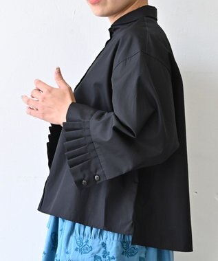 muuc 〈遠州織物の工場で織られた上質なコットン生地〉〈ブロード生地〉フロントタック プリーツ八分袖ブラウス ブラック