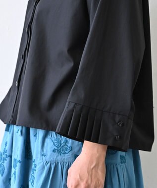 muuc 〈遠州織物の工場で織られた上質なコットン生地〉〈ブロード生地〉フロントタック プリーツ八分袖ブラウス ブラック