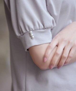 Tiaclasse L 【小倉優子さん着用・洗える・接触冷感・汗ジミ防止】“サマさまカットソー”パール付きパフスリーブトップス グレージュ