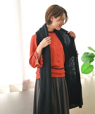 AND WOOL 〈上質な素材と手仕事から生まれたニット〉ホワイトカシミヤ100%の大判ストール ブラック