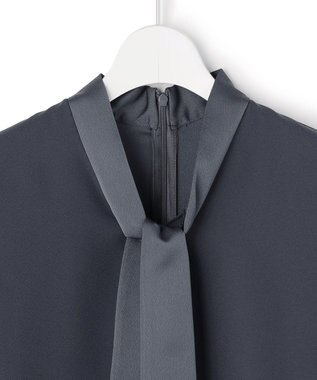 ICB 【先行予約】 FluidBackSatin ドルマンスリーブボウタイブラウス ダルブルー