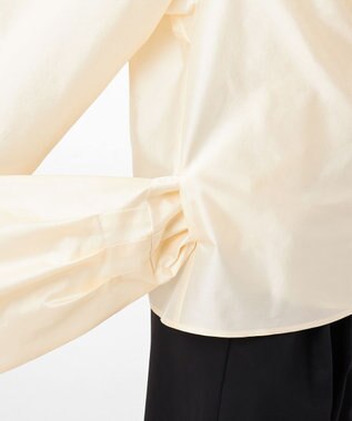 23区 【エステータ】シルク混タフタ カシュクールブラウス アイボリー系