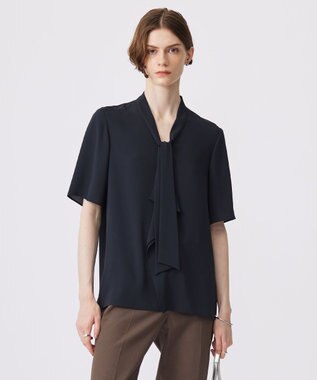 ICB L 【接触冷感・UVケア・速乾・洗える】BackSatinAmunzen 5分袖Vネックボウタイブラウス