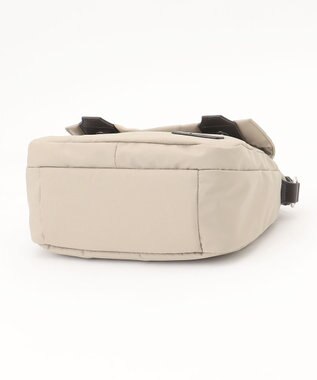 Y'SACCS ダブルタブ　トラベルポシェット ライトベージュ