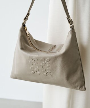 russet エンボスモノグラム ソフトレザーショルダーバッグ(CE-1547) GrayBeige