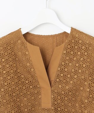 自由区 【洗える】ジオメトリックフラワーレースプルオーバー ブラウス モカ