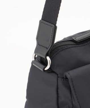 Y'SACCS ダブルタブ　トラベルポシェット ブラック