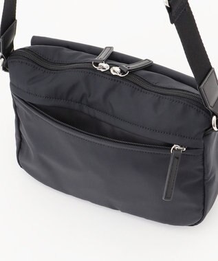 Y'SACCS ダブルタブ　トラベルポシェット ブラック