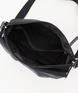 Y'SACCS ダブルタブ　トラベルポシェット ブラック