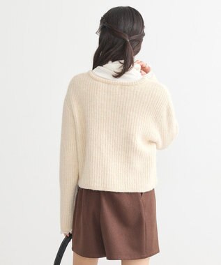 earth music&ecology ゴールド釦ショートニットカーディガン Ivory