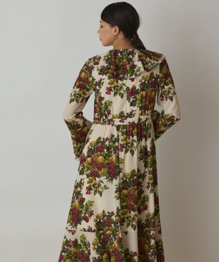 GRACE CONTINENTAL ボタニカルベリープリントワンピース ベージュ