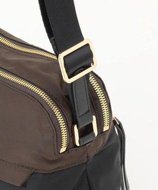 LA BAGAGERIE ウォータープルーフナイロン　スクエアショルダー チョコ