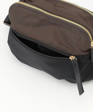 LA BAGAGERIE ウォータープルーフナイロン　スクエアショルダー チョコ