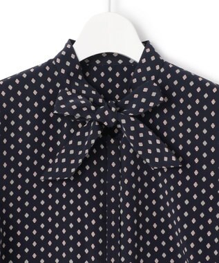 23区 【洗える】ジオメトリックパターン ボウタイ ブラウス ネイビー系