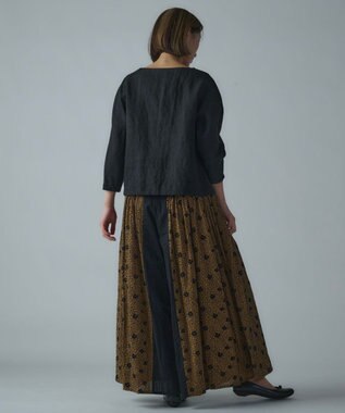 muuc 〈高品質ベルギーリネン〉〈オンオフ着られる〉花刺繍モチーフ付きリネンプルオーバー ブラック