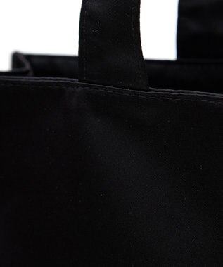 Maison de FLEUR サテンパールブランドロゴ刺繍トートバッグ Black