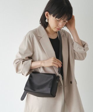 russet 【2025AW新作】レザースクエアショルダーバッグ(CE-1575) Black