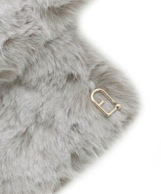 MOONBAT 【WEB限定】FURLA スノートップ チャーム付きフェイクファーマフラー グレー