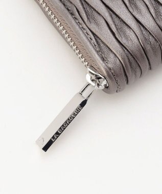 LA BAGAGERIE シープレザープリーツ加工ラウンドウォレット ガンメタリック