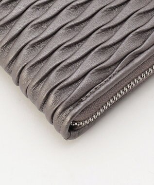 LA BAGAGERIE シープレザープリーツ加工ラウンドウォレット ガンメタリック