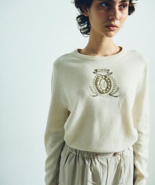 GRACE CONTINENTAL エンブレム刺繍ニットトップ ホワイト